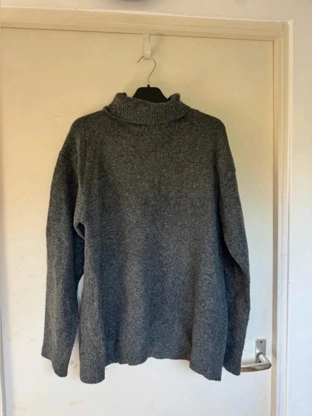 H&M Men's Dark Gray Turtleneck Sweater